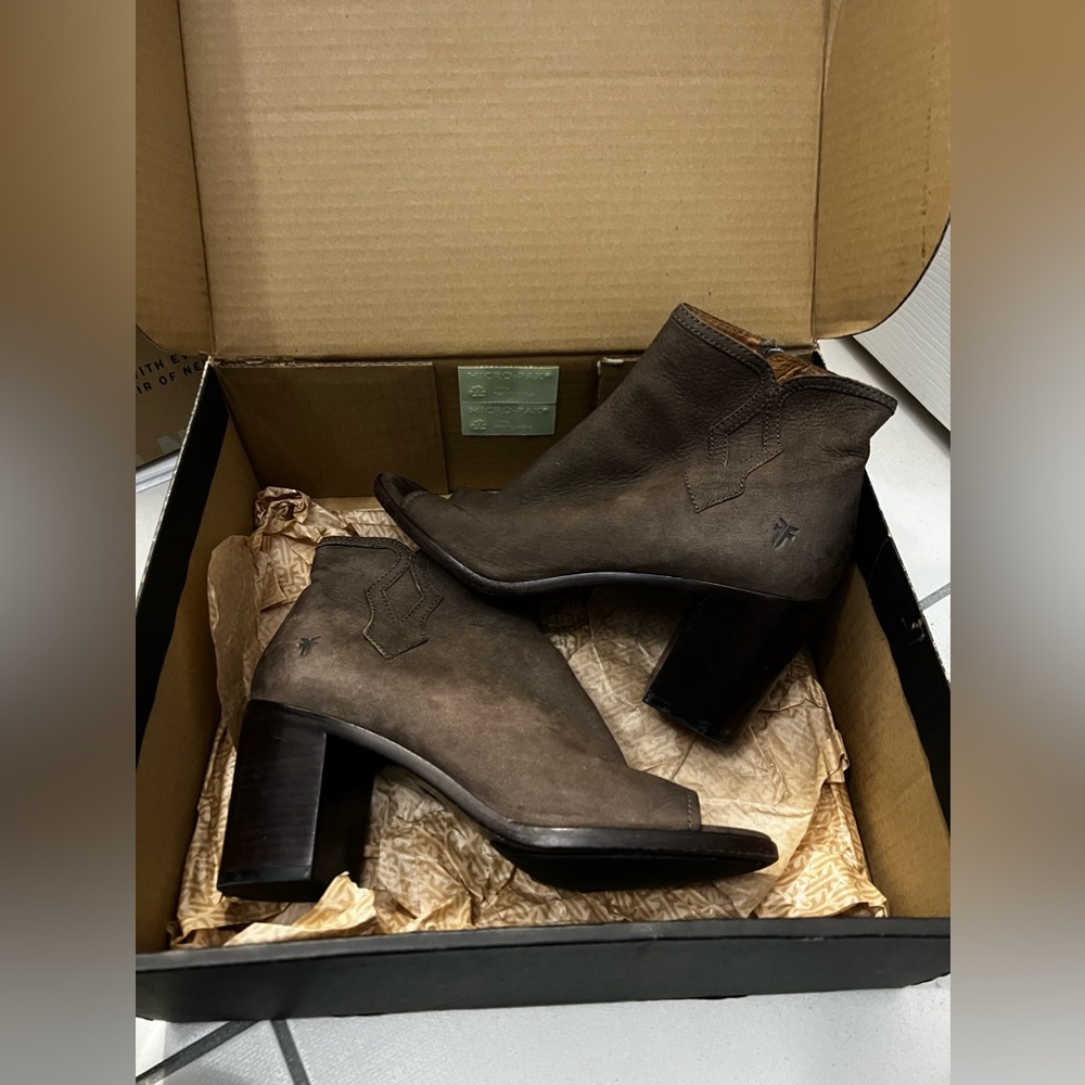 FRYE since 1863 Danica peep bootie grey/taupe color style 01752-3793